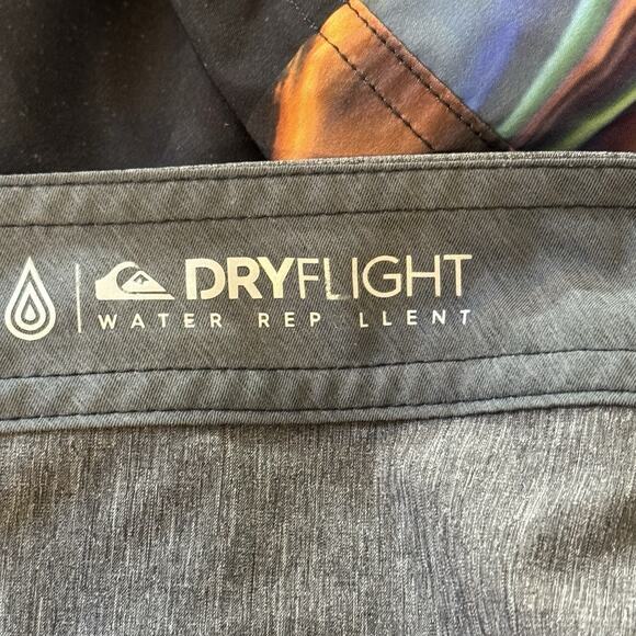 Quicksilver Dry Flight 4 Way Stretch Swim Board Shorts SZ 36 Water Repellent - Picture 7 of 7